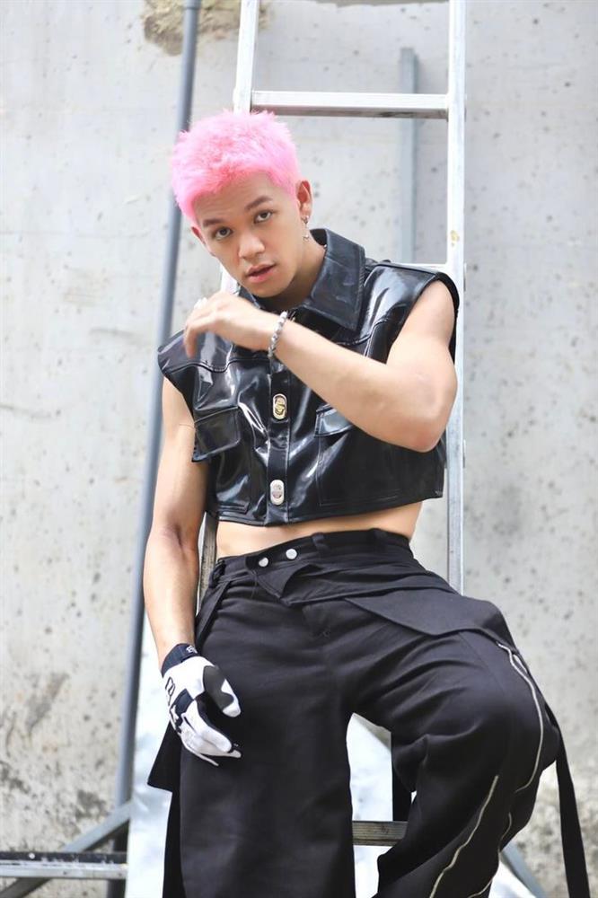 Sao nam Vbiz mê mẩn áo croptop khoe cơ bụng 6 múi-2