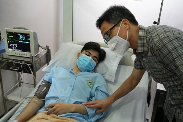 Nghẹn ngào giây phút giao nhận thi thể vụ cháy quán karaoke ở Bình Dương-6