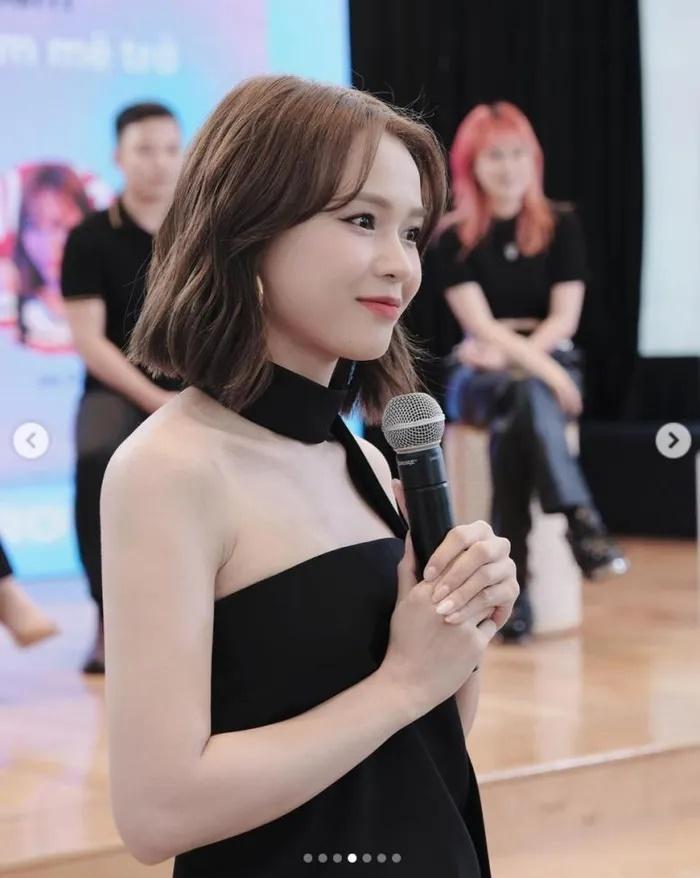 Cắt phăng tóc dài, Sam được khen lấy khen để-7