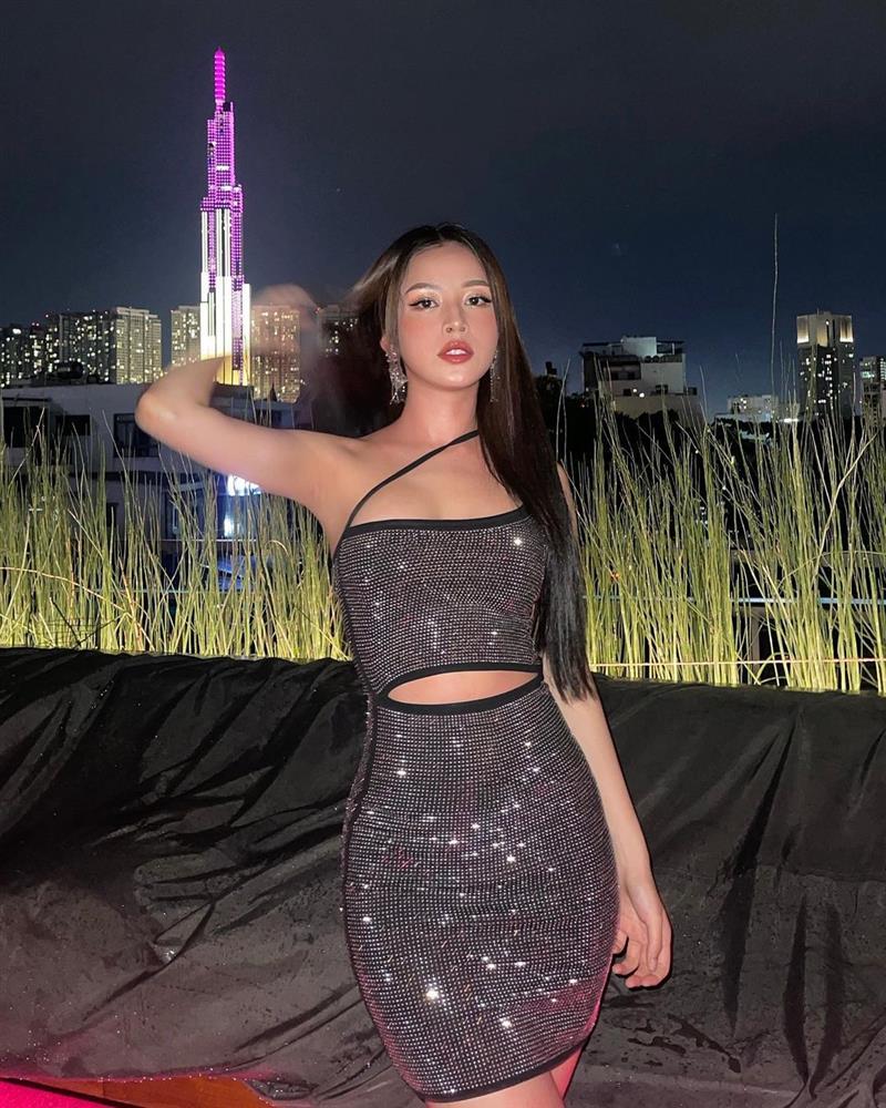 Thiều Bảo Trang style giấu quần - Thúy Nga như gái 20-2