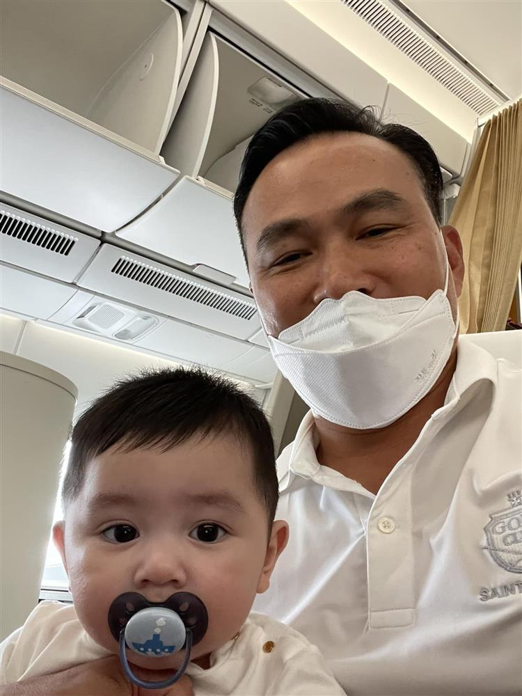 Loạt ảnh cưng xỉu của con trai Chi Bảo trên máy bay-1