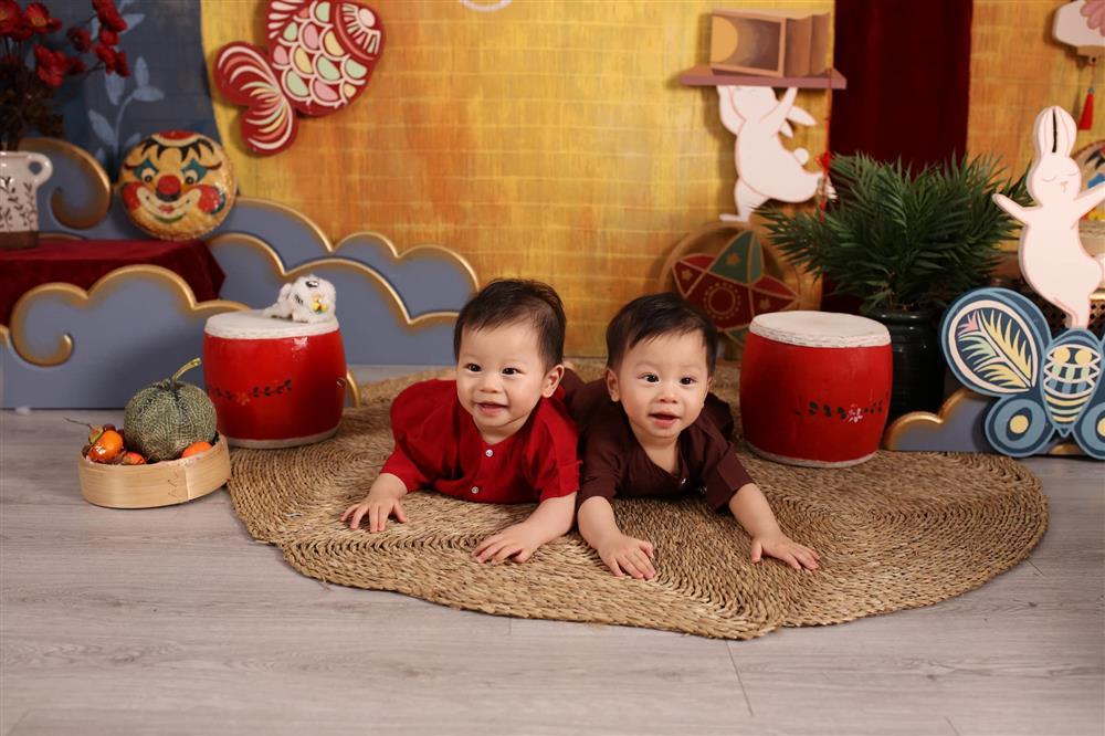 Cặp song sinh nhà Shark Hưng giật sóng với bộ ảnh Trung Thu-4