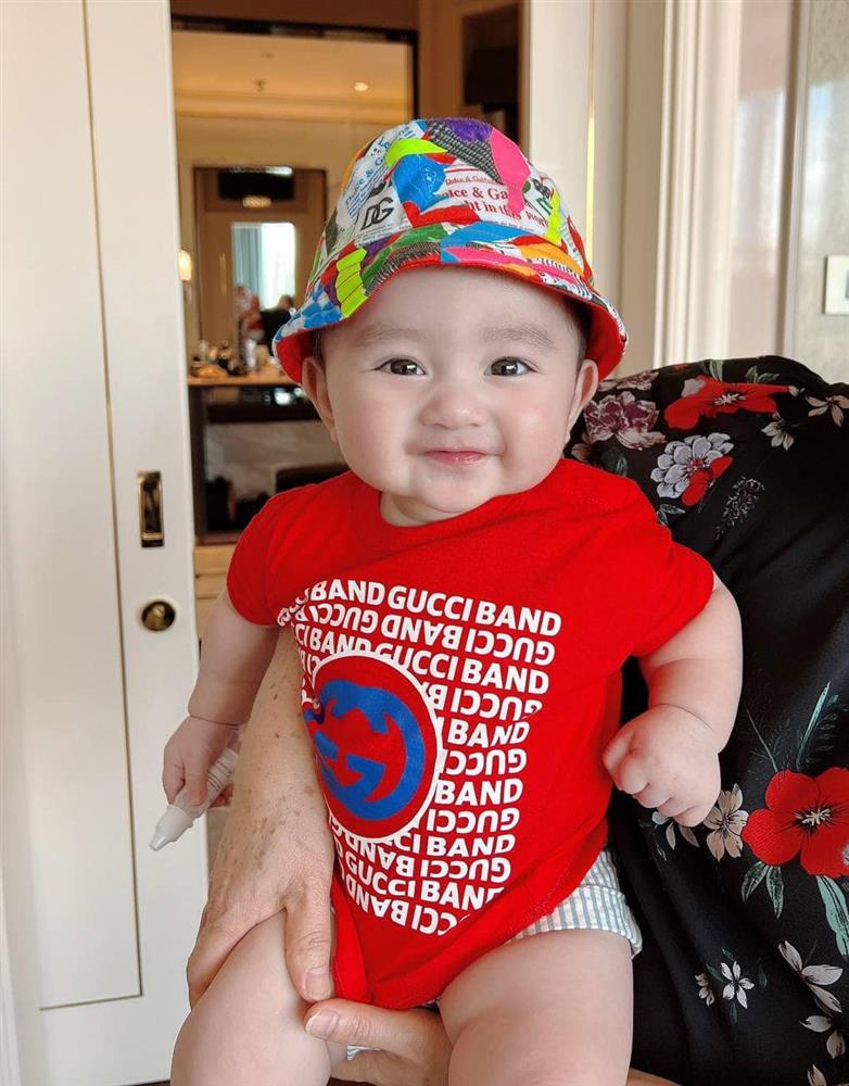 Loạt ảnh cưng xỉu của con trai Chi Bảo trên máy bay-13