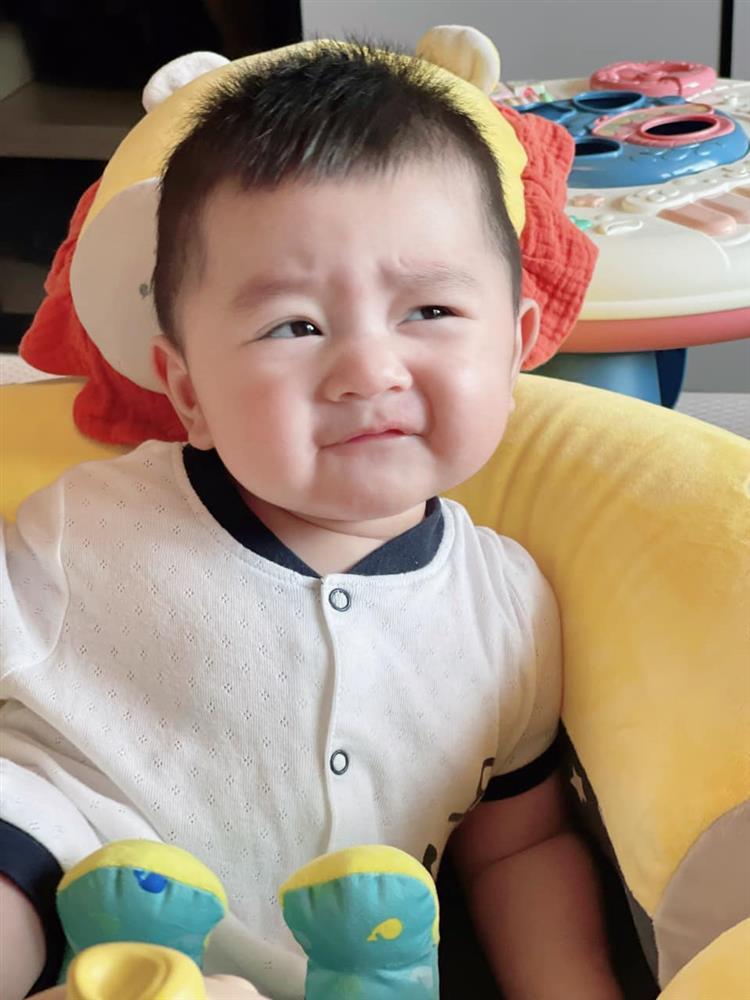 Loạt ảnh cưng xỉu của con trai Chi Bảo trên máy bay-14