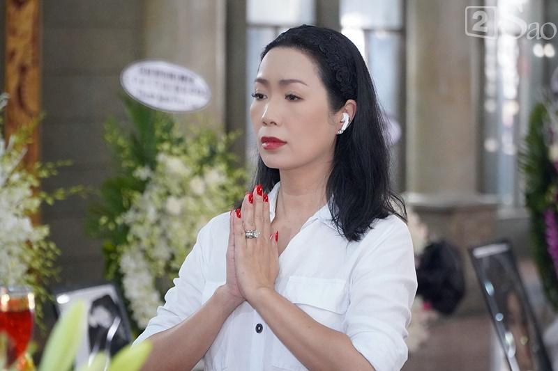 Kim Xuân khóc nghẹn, Thành Lộc cúi đầu trước di ảnh Thẩm Thúy Hằng-21