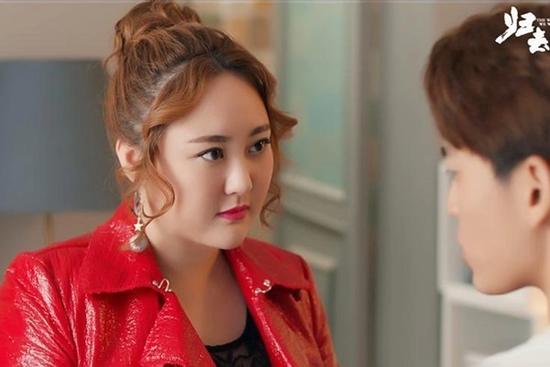 Nữ diễn viên Trung Quốc bị bạn trai bỏ vì nặng 100 kg