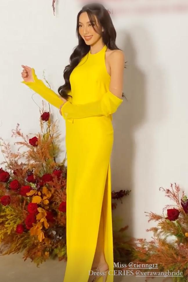 Miss Grand International 2021 Nguyễn Thúc Thùy Tiên nổi bần bật với bộ váy vàng dáng cổ yếm.