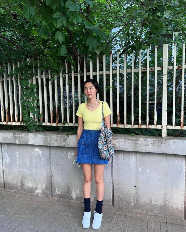 Dàn idol Hàn nâng cấp vẻ ngoài cá tính với chân váy mini-5