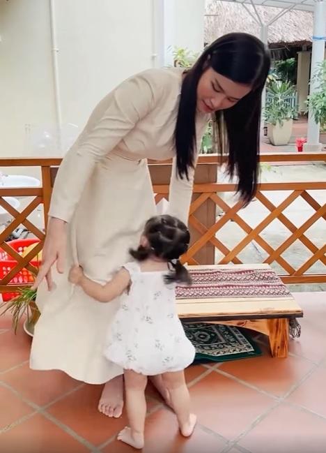 Đông Nhi mang thai lần 2?-8