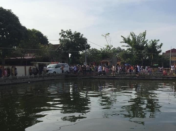 Đang chơi bắt vịt dưới ao, nhóm thanh niên bắt được... 1 thi thể-2