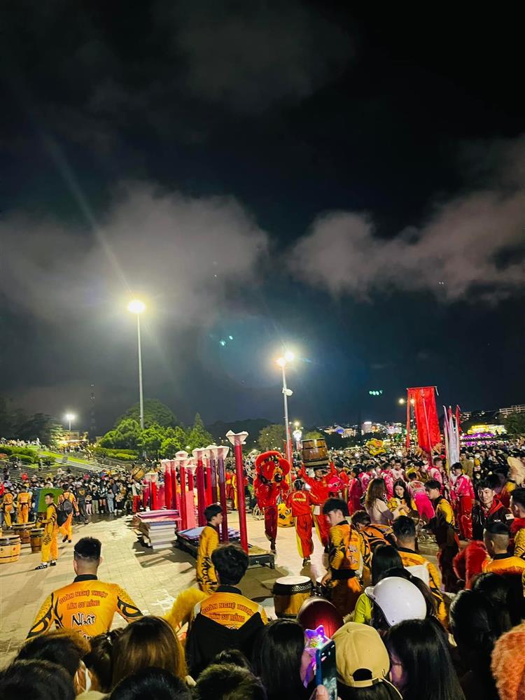 Choáng váng biển người đổ xô đi chơi Trung thu ở Đà Lạt-4