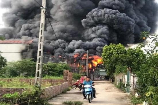 Đêm Trung thu buồn: 3 mẹ con tử vong do cháy nhà xưởng