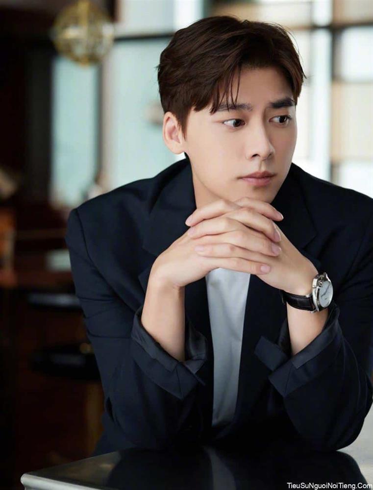 Lý Dịch Phong lên bài thanh minh rồi xóa vội giữa ồn ào mua dâm-1