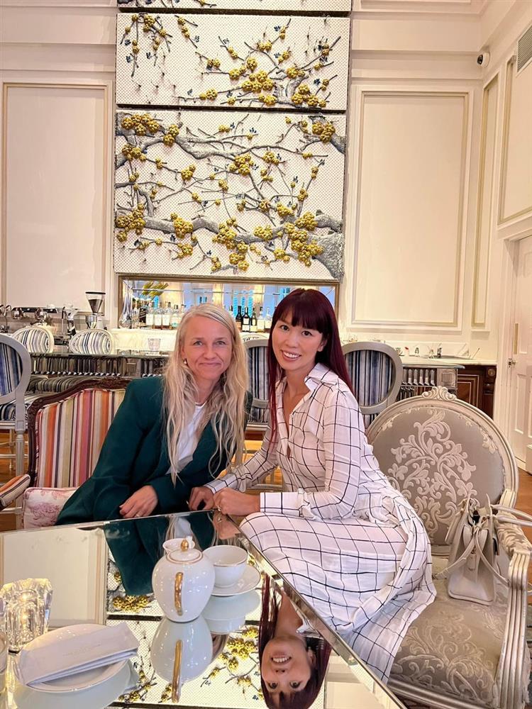 Hà Anh mặc kín hẳn sau án phạt phản cảm 70 triệu-1