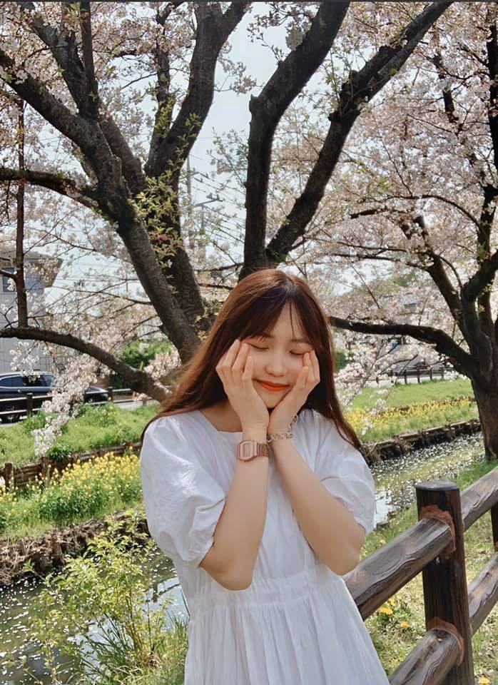 Chị gái Quang Linh Vlog lộ diện, xinh xắn chả kém hot girl-6