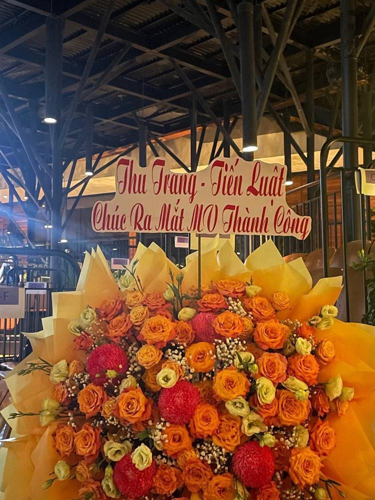 Hiền Hồ comeback xanh xao, Erik gửi hoa THƯƠNG EM-4