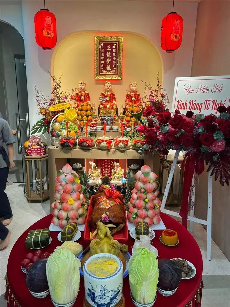 Hiền Hồ comeback xanh xao, Erik gửi hoa THƯƠNG EM-6