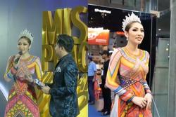 Đặng Thu Thảo bỏ danh hiệu sao vẫn lấy mác Hoa hậu đi sự kiện?