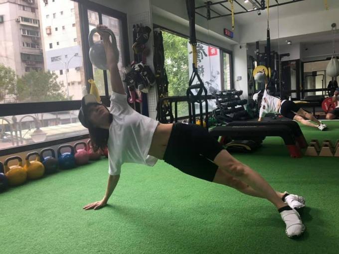 4 quy tắc giúp bà trùm phim Đài Loan khỏe đẹp ở tuổi 60-3