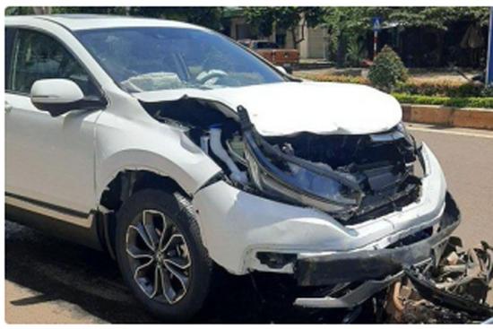 Clip: Ô tô tông kinh hoàng khiến 3 thiếu niên văng xa nhiều mét