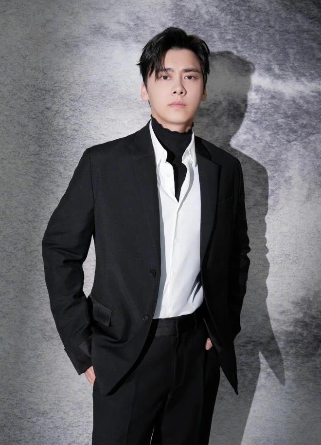 Lý Dịch Phong gánh hậu quả nặng nề vì mua dâm nhiều lần-1