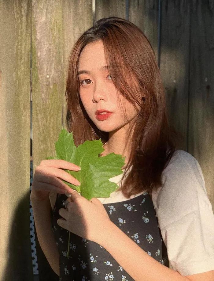 Tuy nhiên ảnh đời thường của tân Hoa hậu lại được đánh giá cao hơn hẳn.