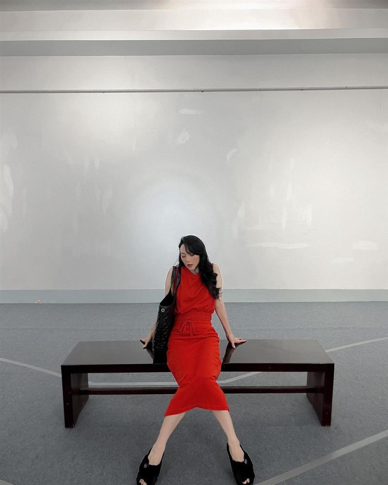 Đụng túi 100 triệu, Ngọc Trinh thần thái khác hẳn Trang Trần-6