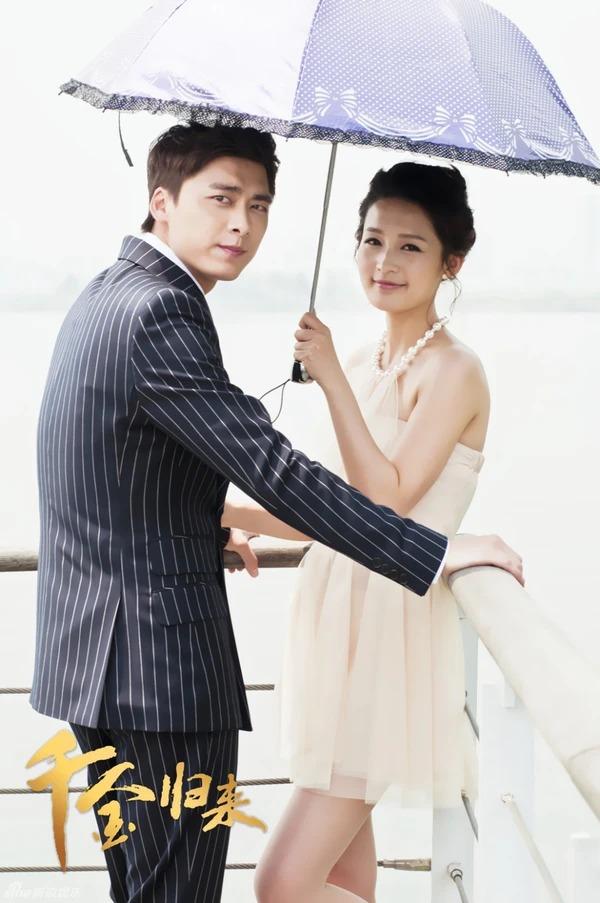 Loạt mỹ nhân bị nghi hẹn hò dù chớp nhoáng cạnh Lý Dịch Phong-3