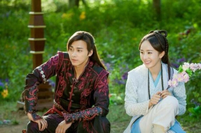 Loạt mỹ nhân bị nghi hẹn hò dù chớp nhoáng cạnh Lý Dịch Phong-4