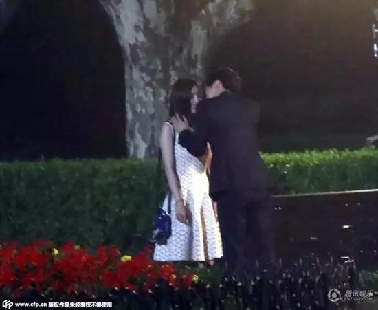 Loạt mỹ nhân bị nghi hẹn hò dù chớp nhoáng cạnh Lý Dịch Phong-7