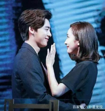 Loạt mỹ nhân bị nghi hẹn hò dù chớp nhoáng cạnh Lý Dịch Phong-6