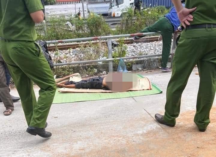 Người đàn ông bị tàu tông không còn nguyên vẹn thi thể-1