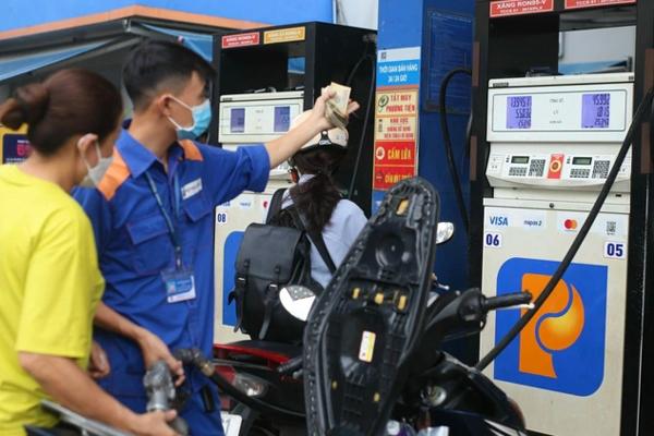 Giá xăng trong nước có thể giảm 900 - 1.200 đồng/lít?-1