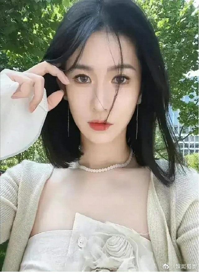 Hotgirl Blase Loan Loan thế nào mà Lý Dịch Phong book lịch?-9