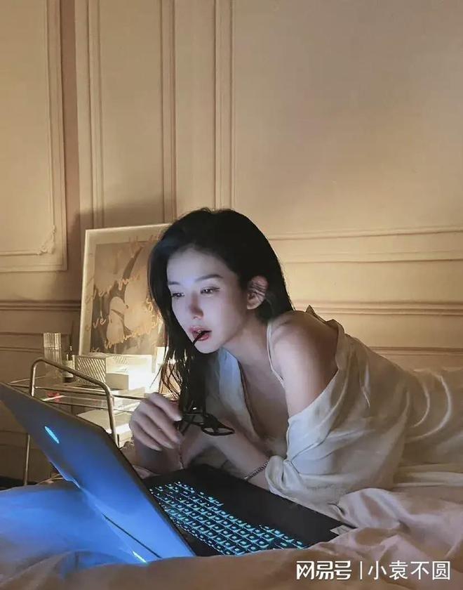 Hotgirl Blase Loan Loan thế nào mà Lý Dịch Phong book lịch?-6