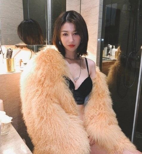 Hotgirl Blase Loan Loan thế nào mà Lý Dịch Phong book lịch?-7