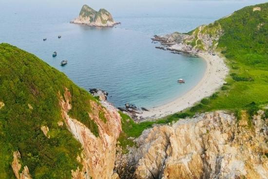 Cắm trại trái phép tại đảo biên giới, 12 du khách bị xử phạt