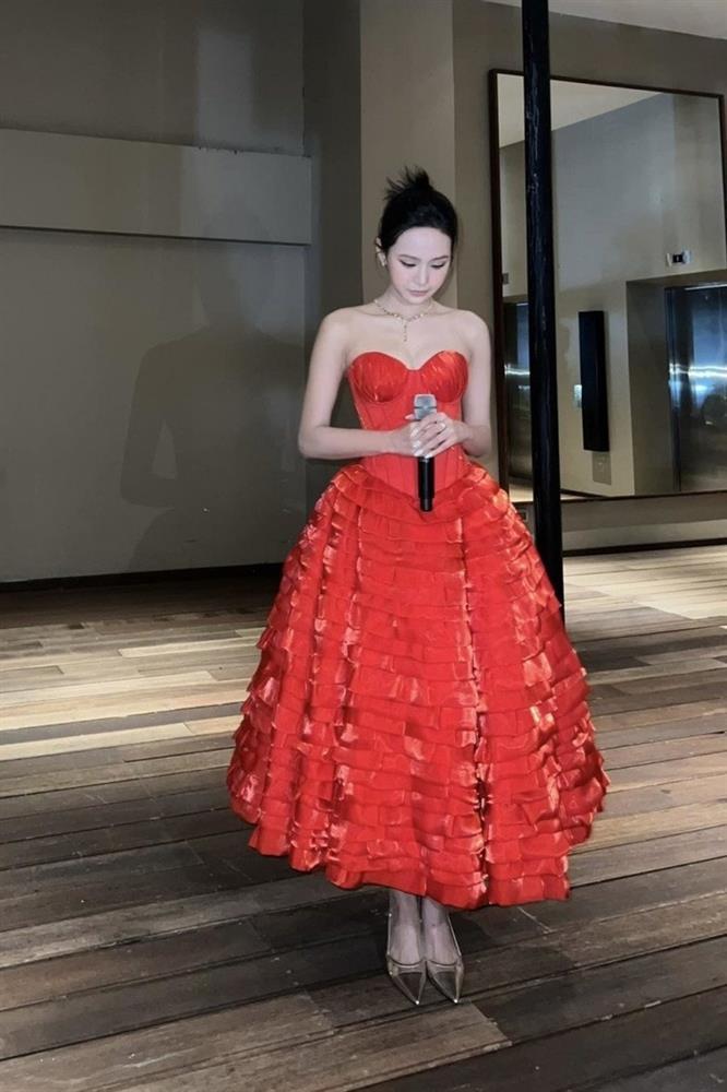 NTK làm váy comeback cho Hiền Hồ bị anti vạ lây-1