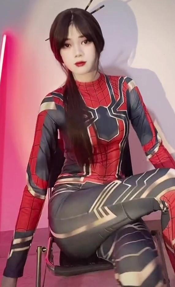 Rộ tin TikToker Phùn Anh nổi tiếng loạt video biến hình, là một cô gái-5