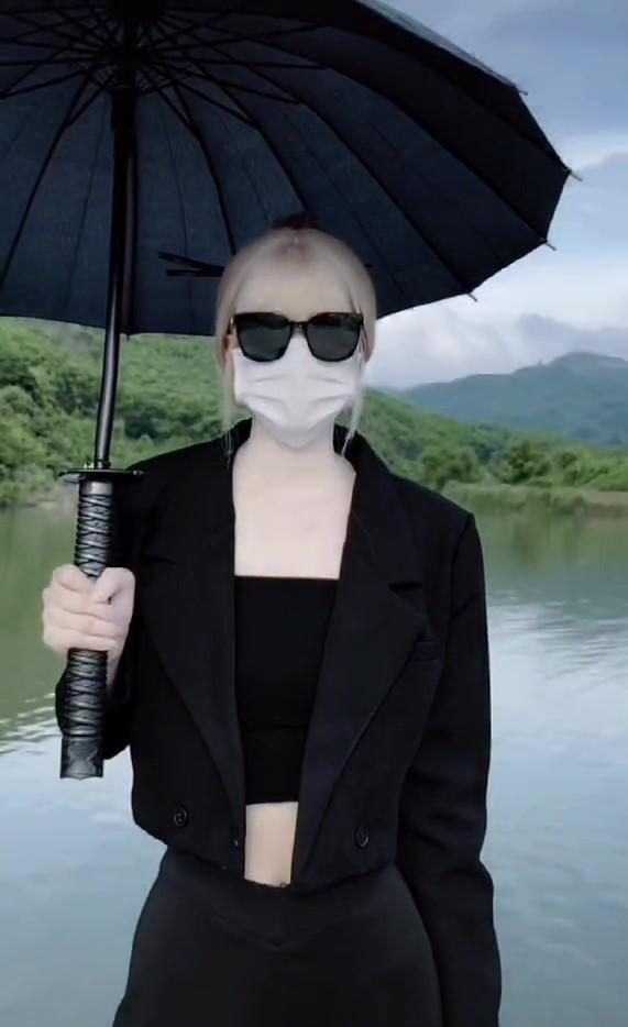 Rộ tin TikToker Phùn Anh nổi tiếng loạt video biến hình, là một cô gái-6