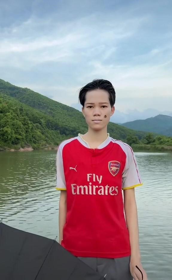 Rộ tin TikToker Phùn Anh nổi tiếng loạt video biến hình, là một cô gái-7