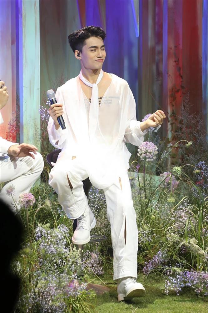 Dân mạng gọi bố MONO khi con trai bị nghi ngờ xài app LGBT-4