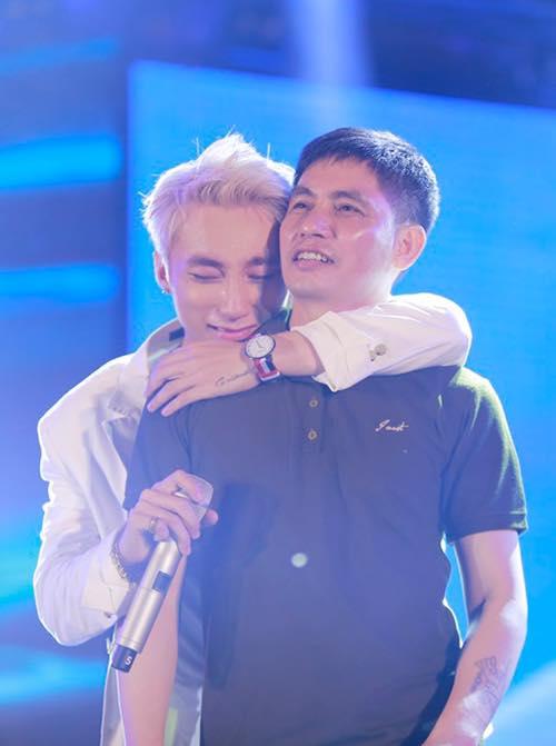 Dân mạng gọi bố MONO khi con trai bị nghi ngờ xài app LGBT-6