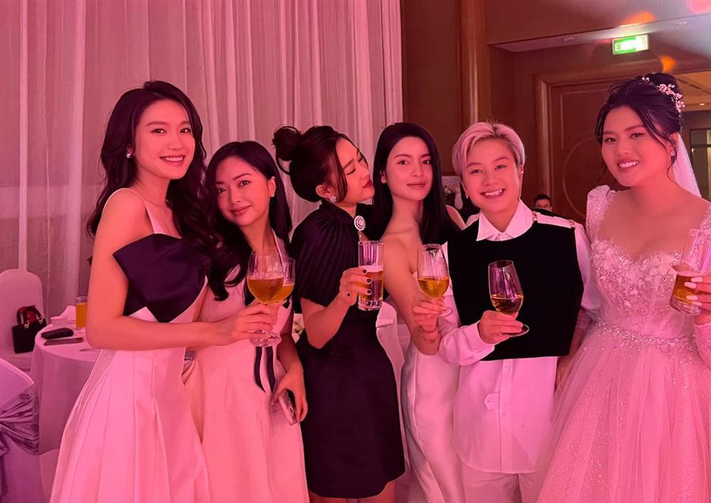 Không phải Văn Hậu, đây là người Doãn Hải My kè kè như hình với bóng-8