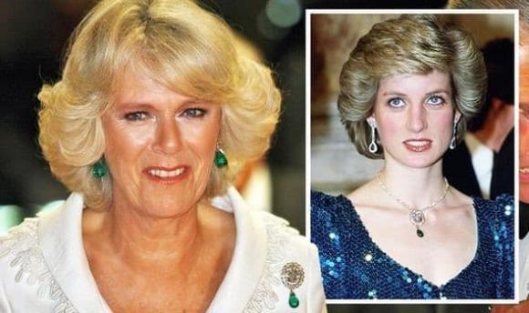 Vòng cổ của Công nương Diana bị bà Camilla sửa thành ghim cài áo-2