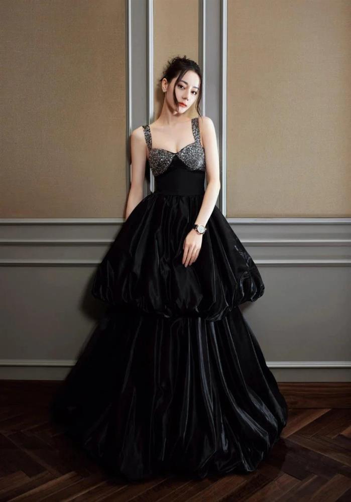 Kiểu tóc mái giúp Địch Lệ Nhiệt Ba sang chảnh ngút ngàn-2