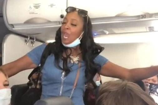 Đi tù vì đánh nhau, phân biệt chủng tộc trên máy bay-1