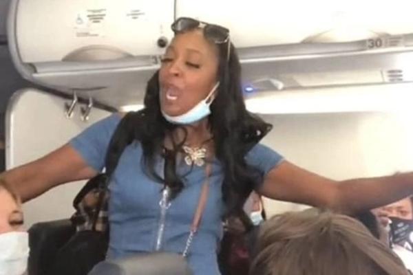 Hàng không nước ngoài cho mang vịt, heo... lên máy bay, Việt Nam thì sao?-7