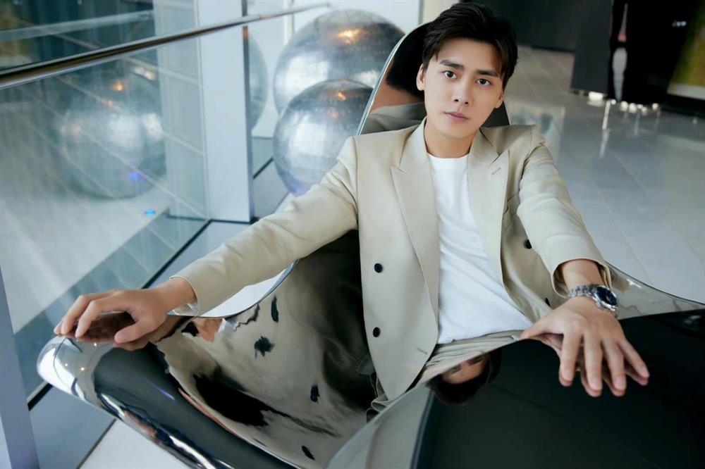 Phe cánh Kinh Khuyên có giúp Lý Dịch Phong tẩy trắng bê bối?-1