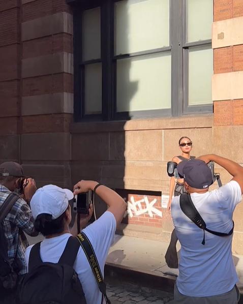 Thảo Nhi Lê chụp với Doja Cat, được săn đón ở New York Fashion Week-6